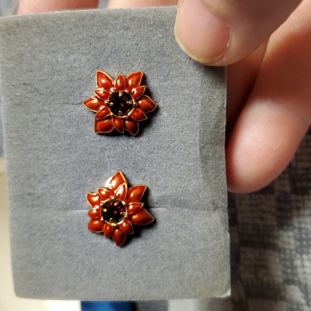 Avon Happy Holidays Pierced Earrings Poinsettia Christmas 2004 New Old Stock - Picture 5 of 8